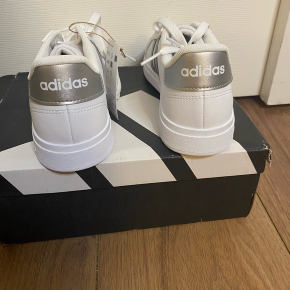 Adidas Grand Court 2.0 K White Sneakers with silver - Picture 3 of 5